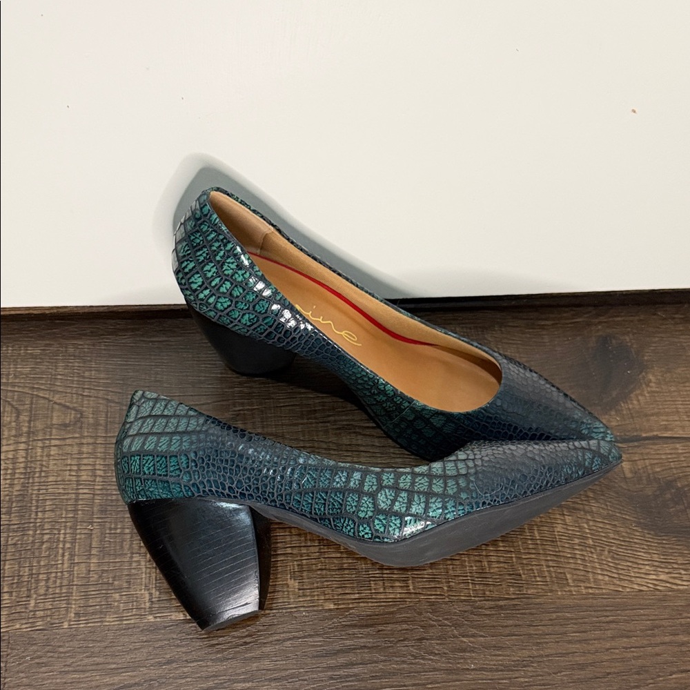 Patterned Women's Heels - Picture 3 of 5